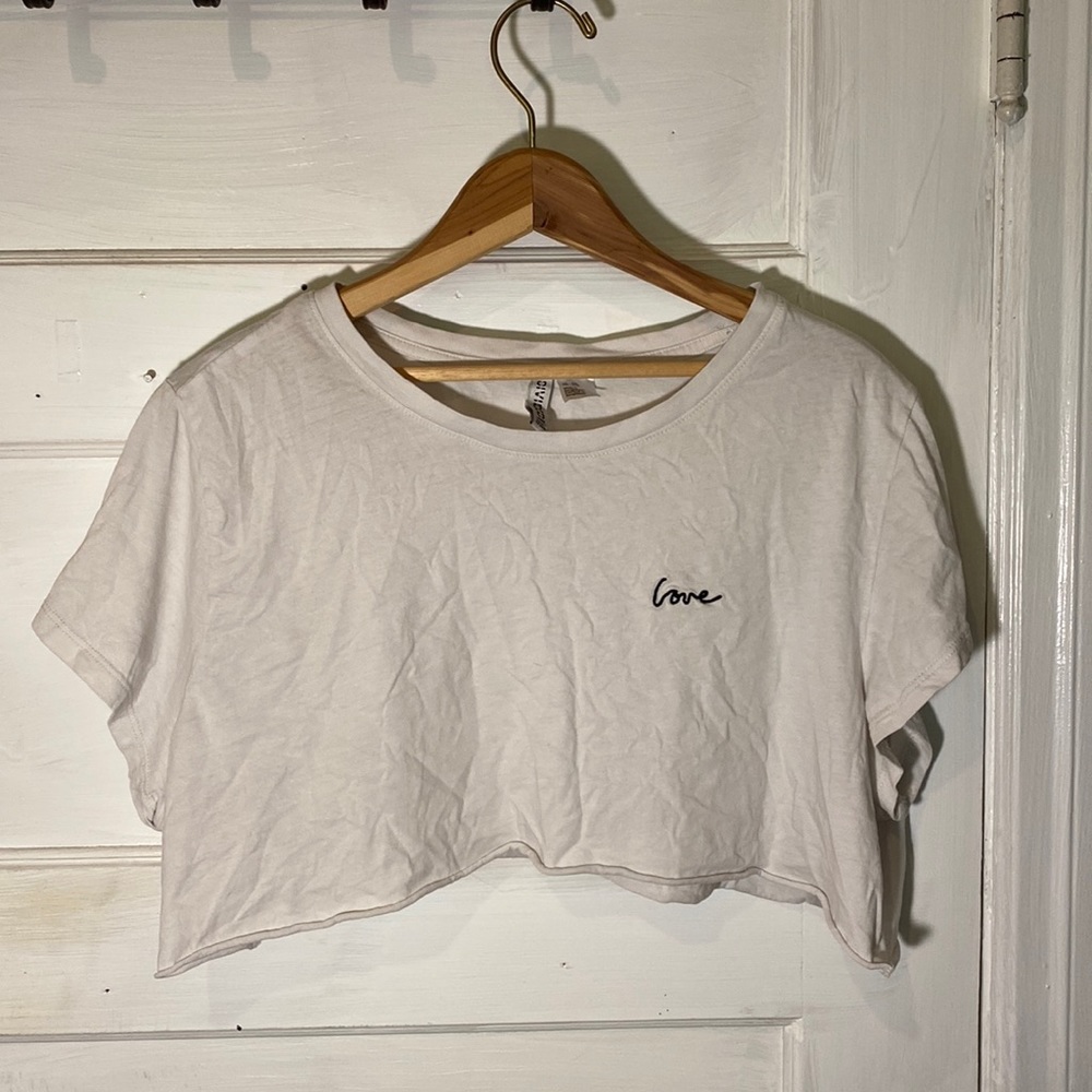 Cropped T-shirt, embroidered “love”🤍